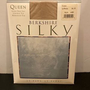 Berkshire Silky control top reinforced toe nylons  pantyhose sz queen petite new